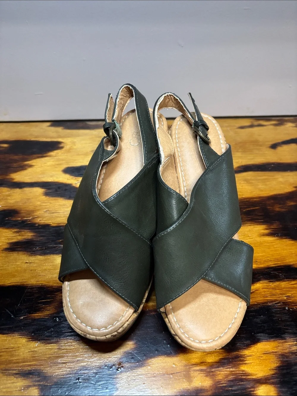 Cato’s Women Wedges/Heels Green and Wood Pattern Size 6